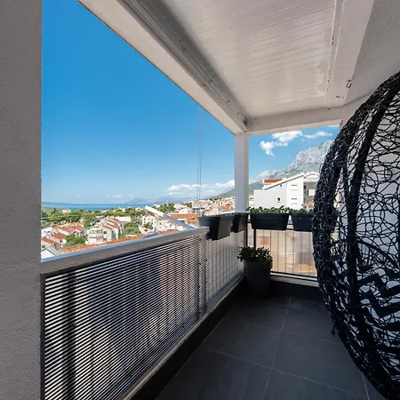 Sea Breeze Makarska-3br, Sea View & Prime Location Daire Makarska