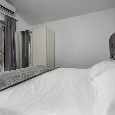 Sea Breeze Makarska-3br, Sea View & Prime Location Daire *