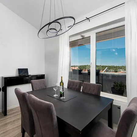 Daire Sea Breeze Makarska-3br, Sea View & Prime Location *