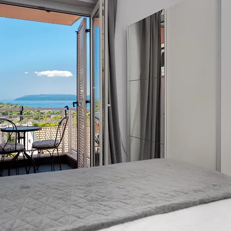 Daire Sea Breeze Makarska-3br, Sea View & Prime Location *