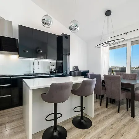 Sea Breeze Makarska-3br, Sea View & Prime Location Makarska