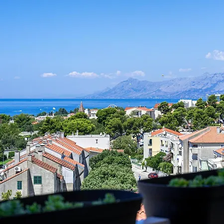 Sea Breeze Makarska-3br, Sea View & Prime Location Daire Makarska