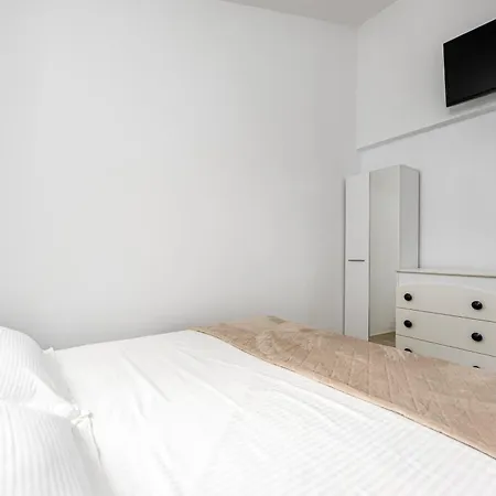 Sea Breeze Makarska-3br, Sea View & Prime Location Daire Makarska
