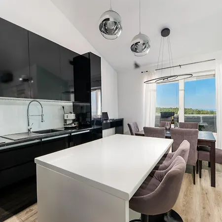 Daire Sea Breeze Makarska-3br, Sea View & Prime Location *