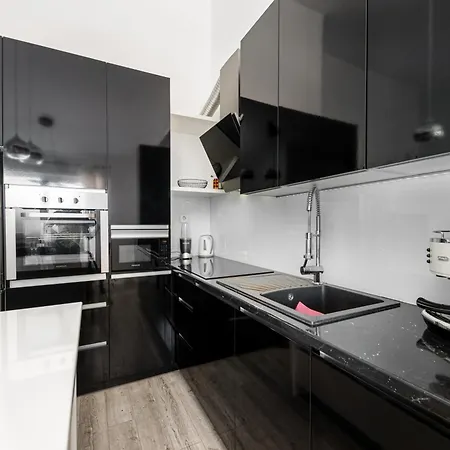Daire Sea Breeze Makarska-3br, Sea View & Prime Location *