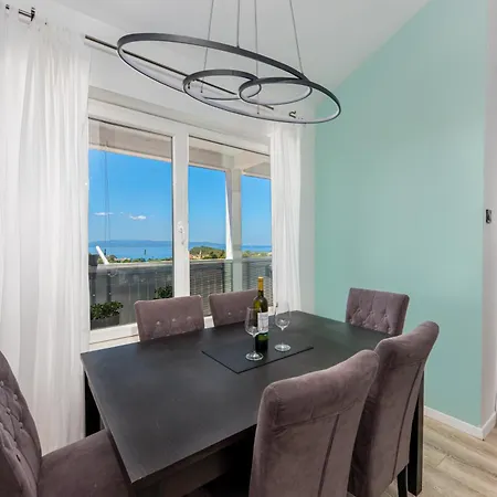 Daire Sea Breeze Makarska-3br, Sea View & Prime Location *